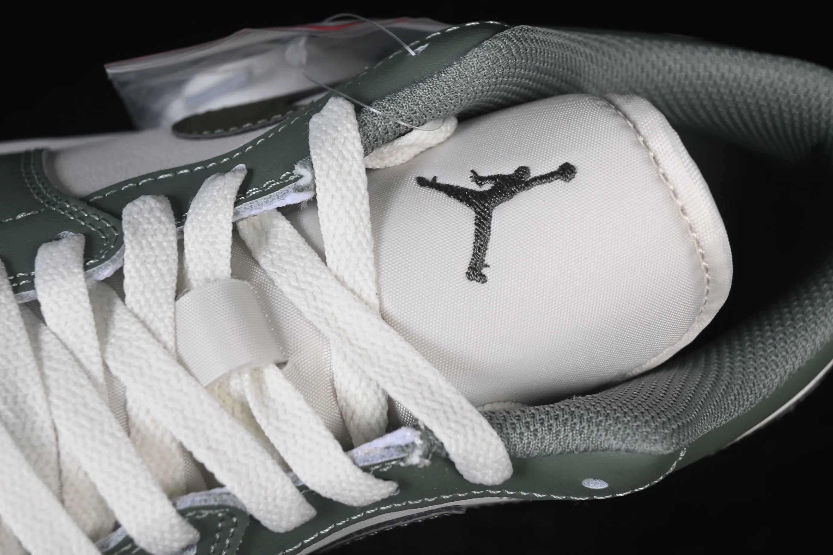 All categories Air Jordan Jordan series basketball shoes Air Jordan 1 Low High-end customized low-top sneakers Air Jordan 1 Low AJ1 Joe 1 meter white and green low-level cultural casual sneakers 553558-300